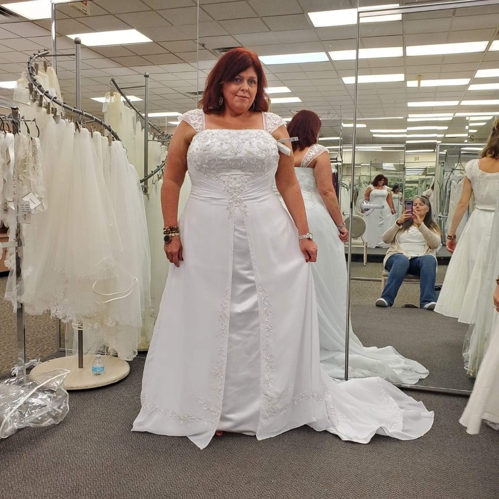 Elegant White Wedding Dress
